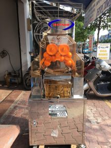 Máy vắt nước cam tự động (NNCQ-H03) 

– Là dòng sản phẩm mới của Nhật Nam

– Máy sẽ giúp bạn có một ly nước trái cây nguyên chất, giữ được nguyên mùi và màu tự nhiên của trái cây

– Và đặc biệt là không bị tách nước, đảm bảo nước trái cây của bạn luôn thơm ngon và hấp dẫn.

 