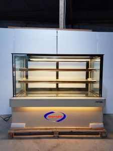 Tủ trưng bày bánh kem 3 tầng kính đứng (NNTQ-A04) chuyên dùng để trưng bày bánh kem, bánh ngọt, bánh gato....